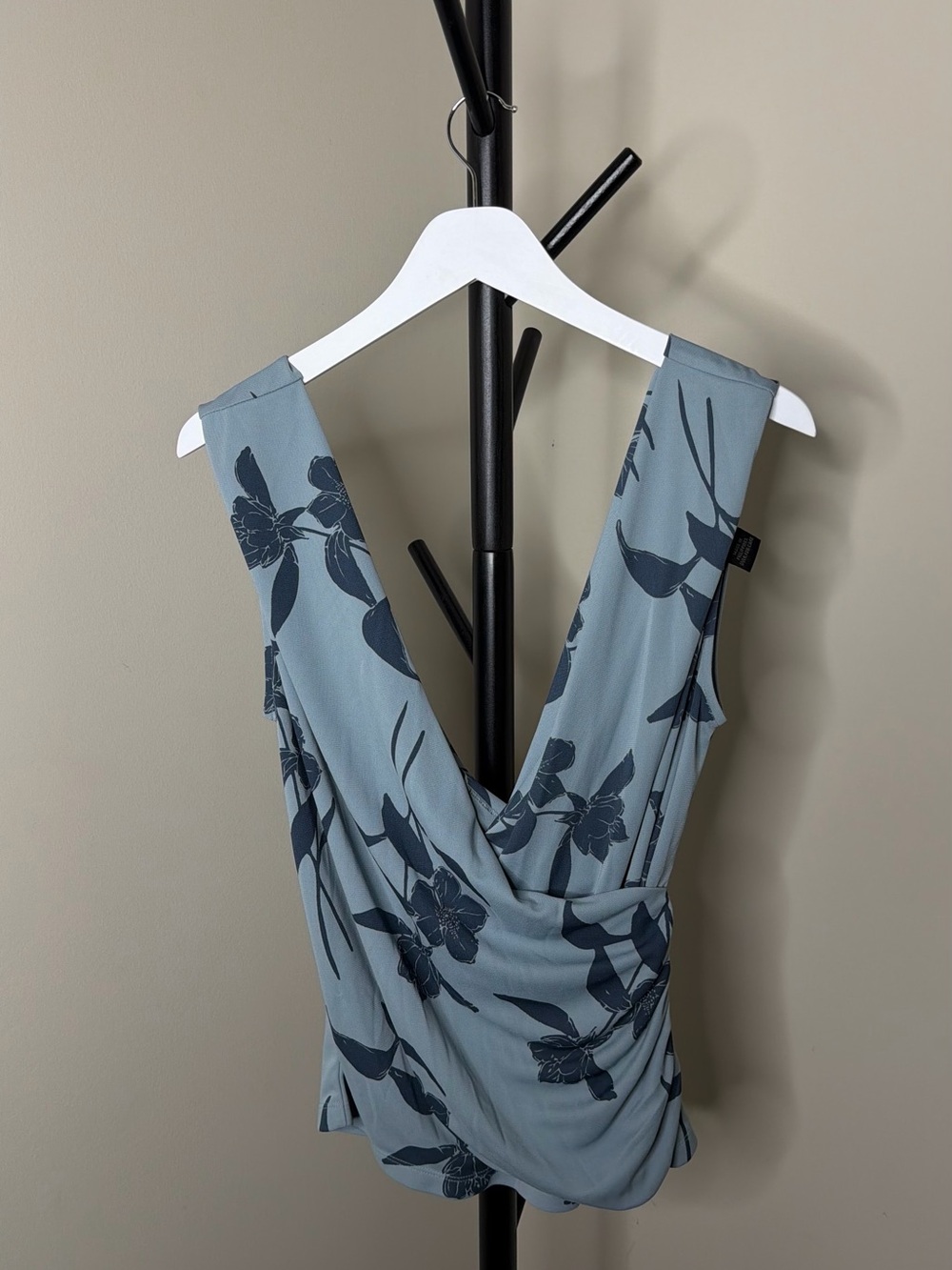 The Limited Blue Floral Wrap V-Neck Tank Top size L